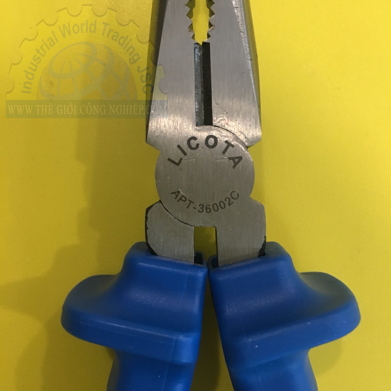 Kìm mỏ nhọn kích thước 200mm/8" APT-36002CSL Licota Kìm mỏ nhọn kích thước 200mm/8" APT-36002CSL Licota