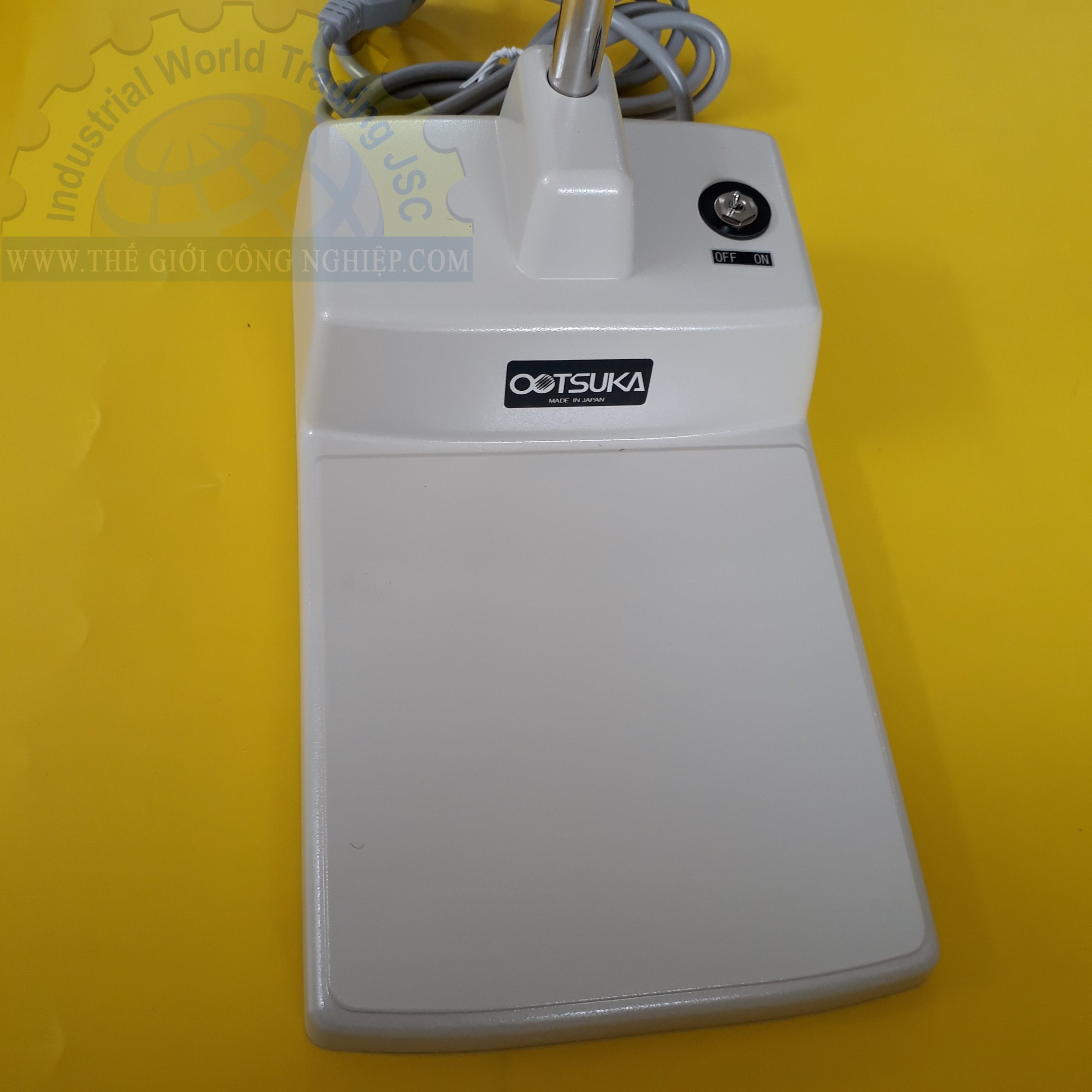 Kính lúp công nghiệp loại để bàn, thấu kính 2x, đi kèm bóng đèn huỳnh quang illuminated Light Scope SKK-B 2X OTSUKA Kính lúp công nghiệp loại để bàn, thấu kính 2x, đi kèm bóng đèn huỳnh quang illuminated Light Scope SKK-B 2X OTSUKA