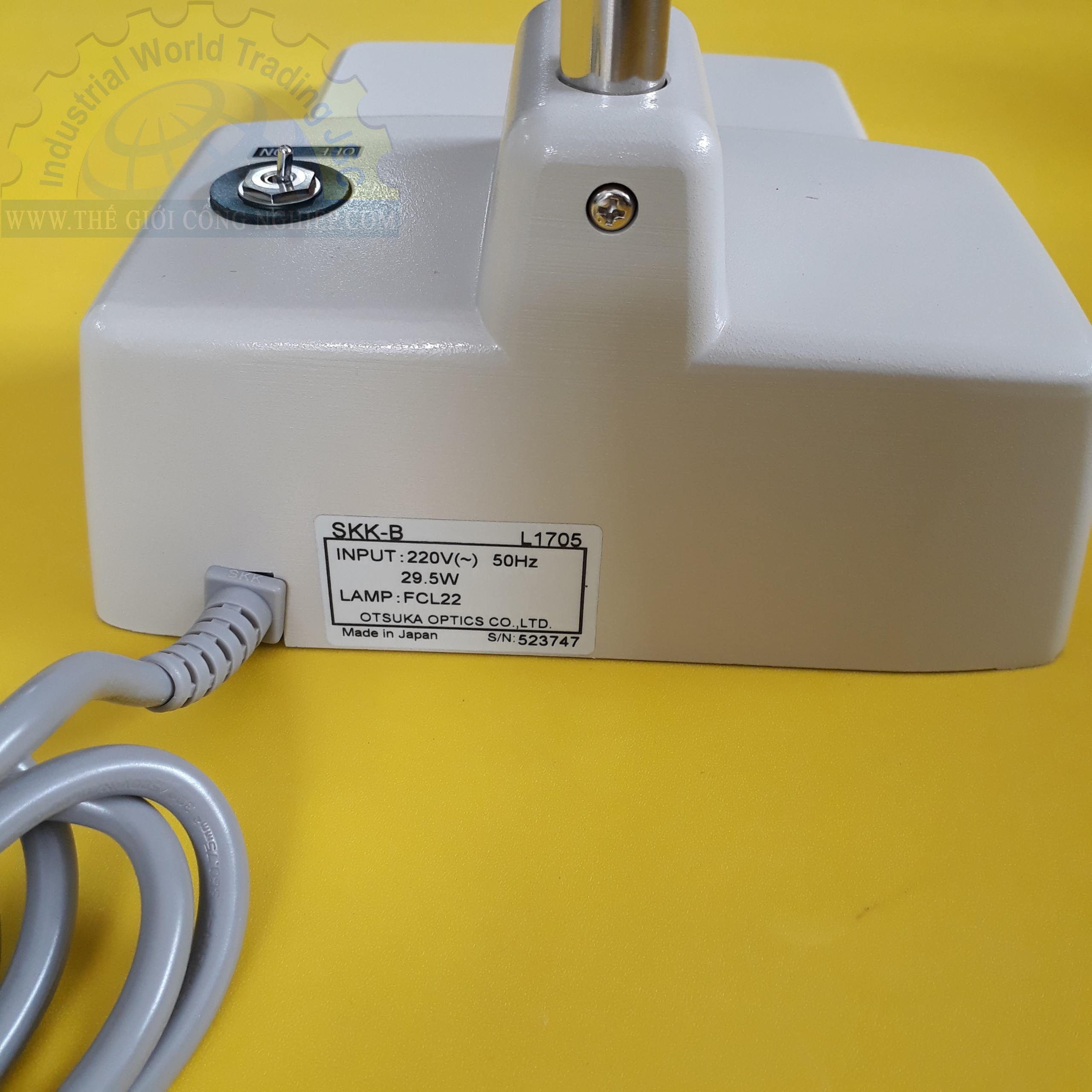 Kính lúp công nghiệp loại để bàn, thấu kính 10x, đi kèm bóng đèn huỳnh quang illuminated Light Scope SKK-B 10X OTSUKA Kính lúp công nghiệp loại để bàn, thấu kính 10x, đi kèm bóng đèn huỳnh quang illuminated Light Scope SKK-B 10X OTSUKA