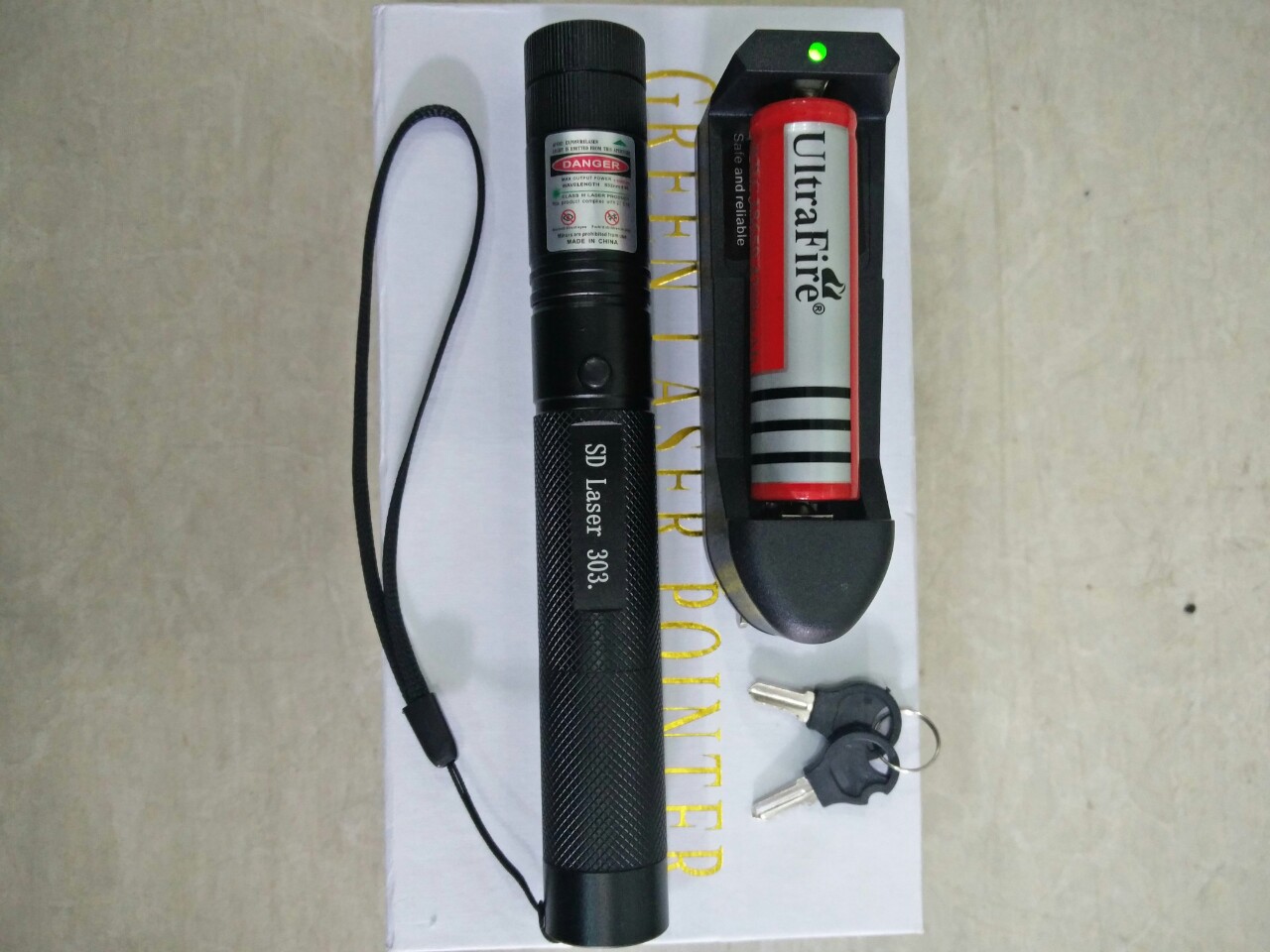 Đèn pin chiếu tia Laser 15x7x2.5 cm SD LASER 303 (tia xanh) OEM-2028 Đèn pin chiếu tia Laser 15x7x2.5 cm SD LASER 303 (tia xanh) OEM-2028